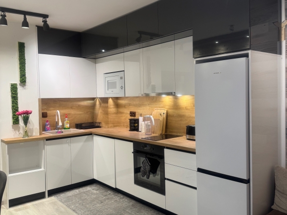 Дава се под наем Тристаен апартамент в София, Студентски град - 64 кв.м за 698.19 € - Снимка #1