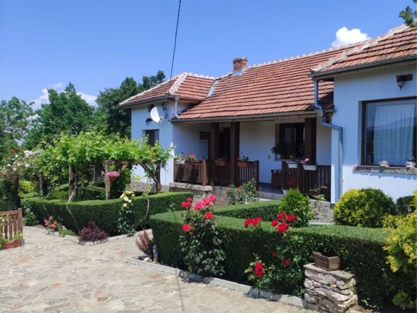 Къща в с. Крушуна, Област Ловеч - 370 кв.м за 496 €/кв.м - Снимка #1