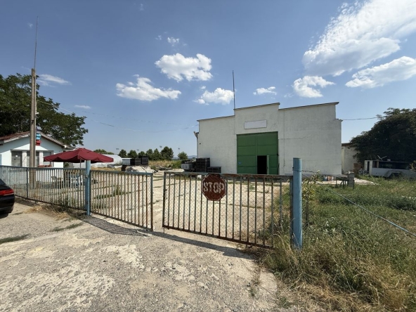 Склад в Казанлък - 2700 кв.м за 114 €/кв.м - Снимка #1