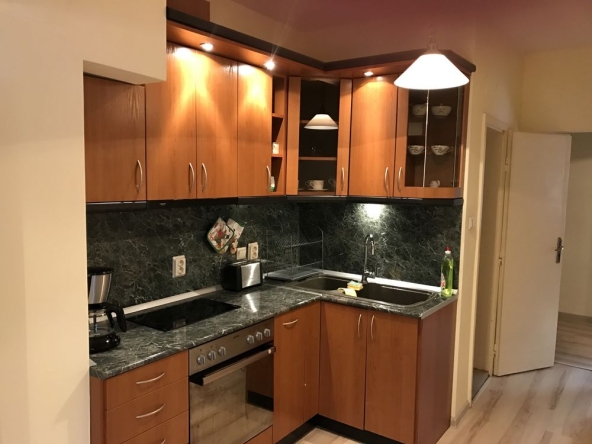 Дава се под наем Тристаен апартамент в София, Гоце Делчев - 110 кв.м за 847.62 € - Снимка #1