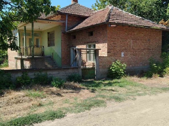 Къща в с. Брест, Област Плевен - 150 кв.м за 85 €/кв.м - Снимка #1