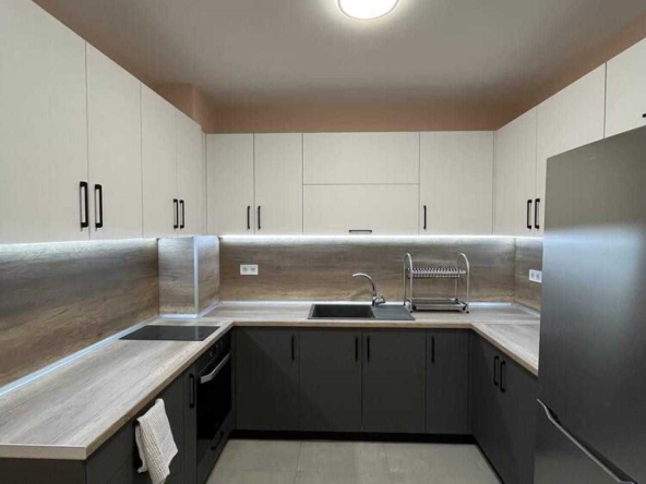 Двустаен апартамент в Пловдив, Кършияка - 67 кв.м за 1393 €/кв.м - Снимка #1