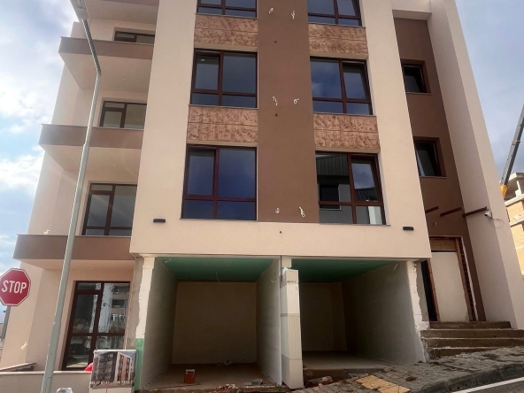 Тристаен апартамент в Благоевград, Първа промишлена зона - 99 кв.м за 603 €/кв.м - Снимка #1