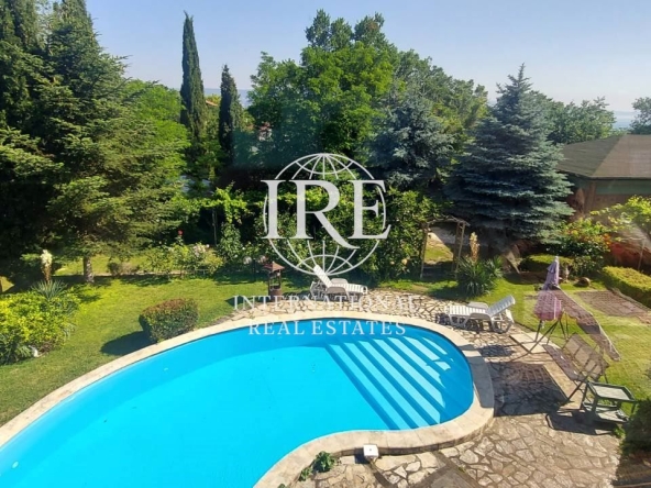 Къща в Варна, Аспарухово - 310 кв.м за 836 €/кв.м - Снимка #1