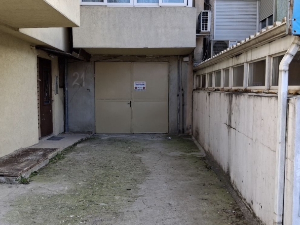 Дава се под наем Гараж / Паркомясто в Варна, ХЕИ - 25 кв.м за 228.99 € - Снимка #1