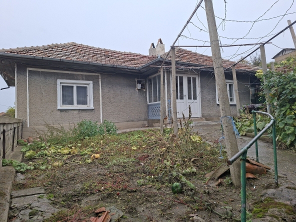 Къща в с. Босилковци, Област Русе - 800 кв.м за 9 €/кв.м - Снимка #1