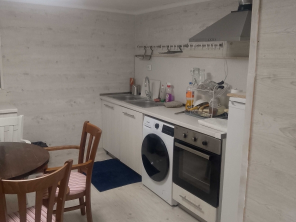 Дава се под наем Етаж от къща в Пловдив, Южен - 60 кв.м за 348.84 € - Снимка #1