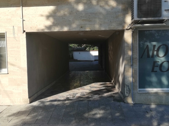 Дава се под наем Гараж / Паркомясто в София, Люлин 9 - 20 кв.м за 109.65 € - Снимка #1