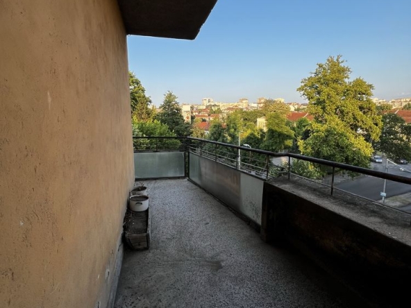 Тристаен апартамент в Плевен, Идеален център - 91 кв.м за 645 €/кв.м - Снимка #1