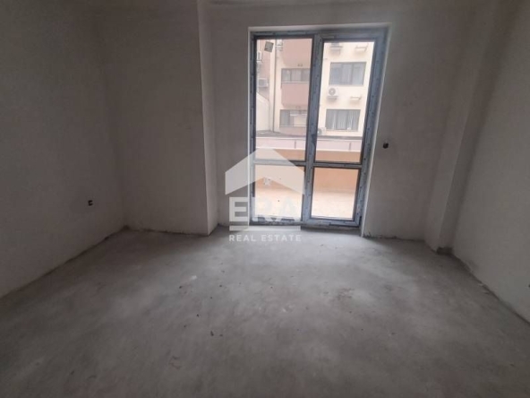 Тристаен апартамент в Варна, Лятно кино Тракия - 112 кв.м за 1002 €/кв.м - Снимка #1