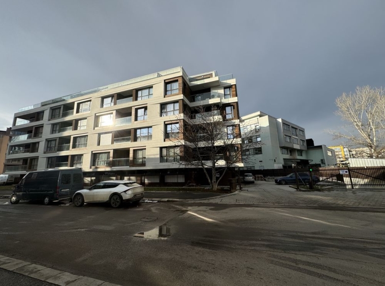 Дава се под наем Гараж / Паркомясто в София, 7-ми 11-ти километър - 12 кв.м за 99.45 € - Снимка #1