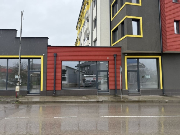 Дава се под наем Магазин в Търговище, Център - 57 кв.м за 408 € - Снимка #1
