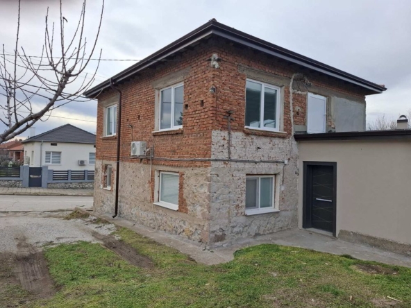 Къща в с. Брестовица, Област Пловдив - 189 кв.м за 618 €/кв.м - Снимка #1