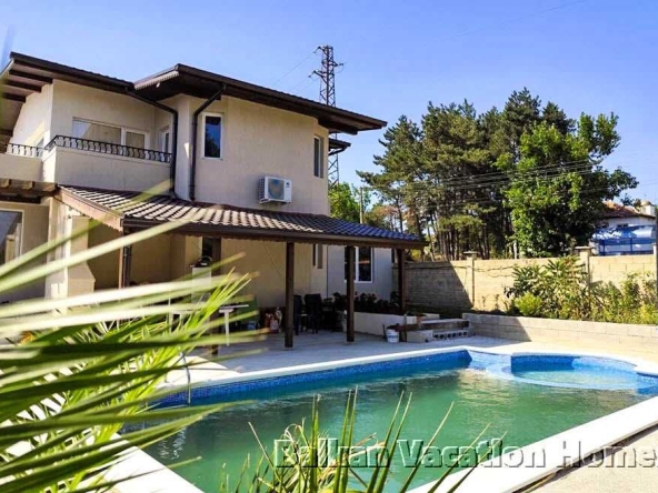 Къща в с. Юнец, Област Варна - 254 кв.м за 562 €/кв.м - Снимка #1