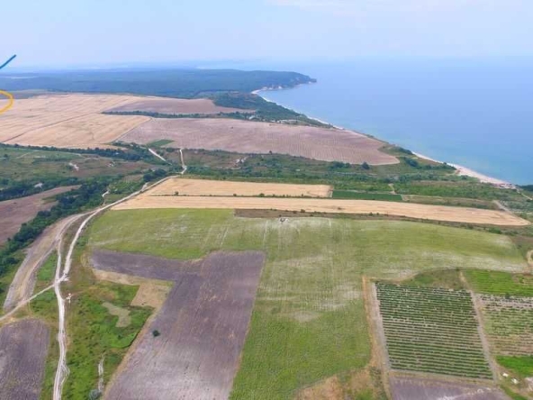 Земеделски имот в Бяла -  кв.м за 5 €/дка - Снимка #1