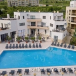 Тристаен апартамент в Бяла - 134 кв.м за 377 €/кв.м - Снимка #1