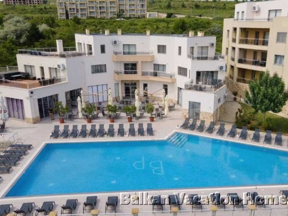 Тристаен апартамент в Бяла - 134 кв.м за 377 €/кв.м - Снимка #1