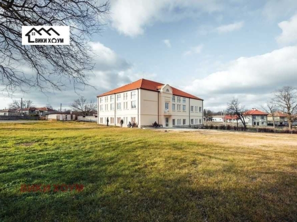 Хотел в Варна, Център - 8300 кв.м за 71 €/кв.м - Снимка #1