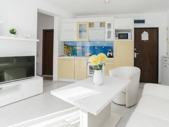 Дава се под наем Двустаен апартамент в Бургас, Център - 60 кв.м за 663 € - Снимка #1