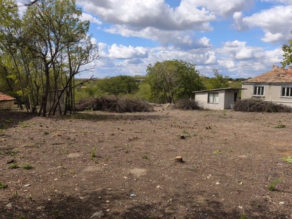 Парцел в с. Момчилово, Област Варна - 2440 кв.м за 8 €/кв.м - Снимка #1