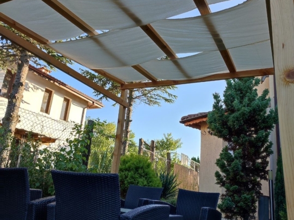 Дава се под наем Къща в с. Кичево, Област Варна - 185 кв.м за 1396.38 € - Снимка #1