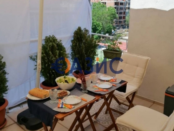 Тристаен апартамент в Бургас, Център - 86 кв.м за 712 €/кв.м - Снимка #1