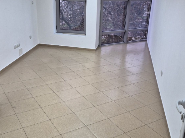 Дава се под наем Офис в Хасково, Училищни - 17 кв.м за 99.45 € - Снимка #1