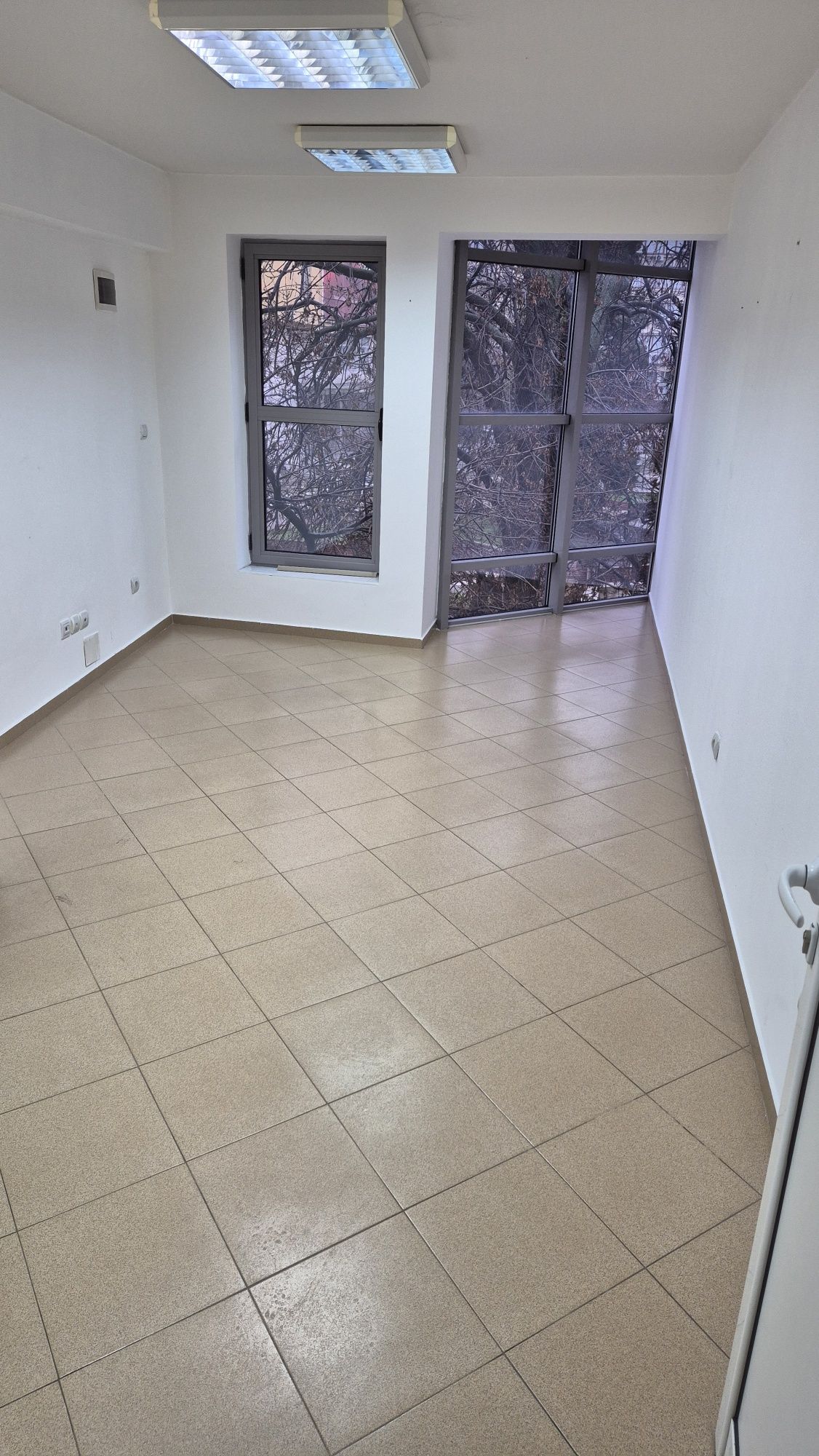 Дава се под наем Офис в Хасково, Училищни - 17 кв.м за 99.45 € - Снимка #1