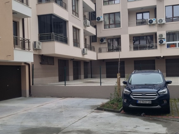 Дава се под наем Гараж / Паркомясто в Бургас, Славейков - 20 кв.м за 51 € - Снимка #1