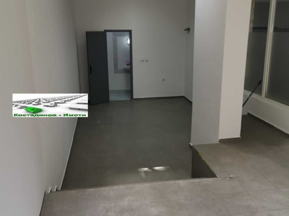 Дава се под наем Магазин в Пловдив, Младежки Хълм - 31 кв.м за 298.86 € - Снимка #1