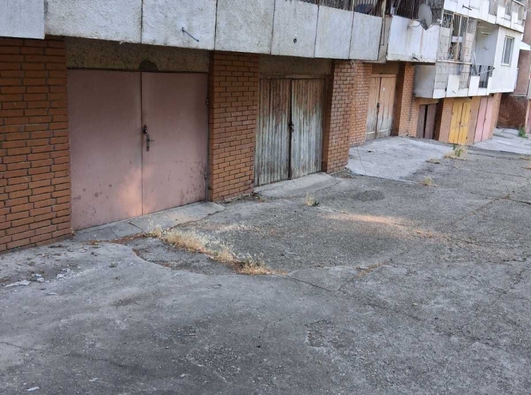 Гараж / Паркомясто в Козлодуй - 20 кв.м за 1530 €/кв.м - Снимка #1