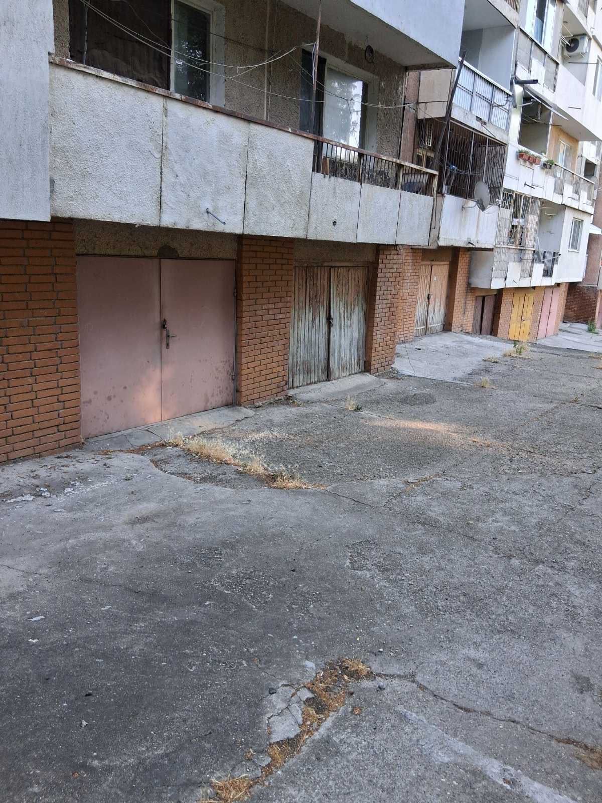 Гараж / Паркомясто в Козлодуй - 20 кв.м за 1530 €/кв.м - Снимка #1