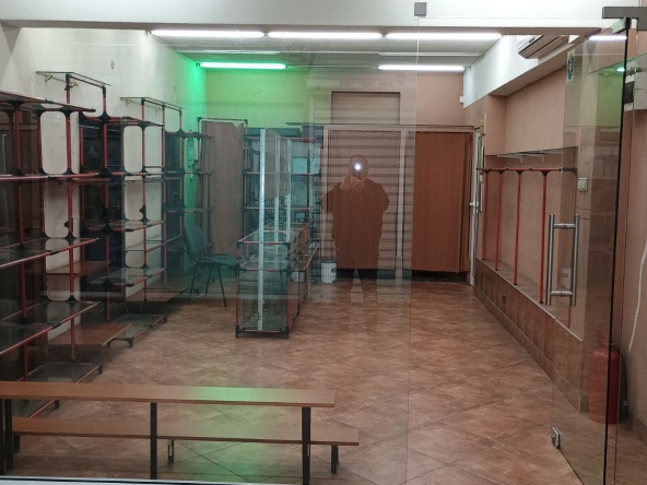 Дава се под наем Магазин в Пловдив, Тракия - 40 кв.м за 359.04 € - Снимка #1