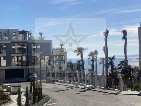 Тристаен апартамент в Варна, м-т Св. Никола - 200 кв.м за 1224 €/кв.м - Снимка #1