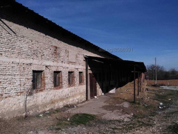 Дава се под наем Промишлена сграда в с. Болярино, Област Пловдив - 2700 кв.м за 368.73 € - Снимка #1