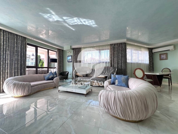 Тристаен апартамент в Несебър - 270 кв.м за 708 €/кв.м - Снимка #1