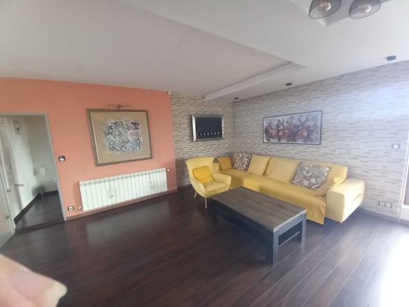 Дава се под наем Двустаен апартамент в София, Център - 210 кв.м за 947.58 € - Снимка #1