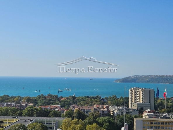 Дава се под наем Тристаен апартамент в к.к. Св.Св. Константин и Елена - 90 кв.м за 1296.42 € - Снимка #1