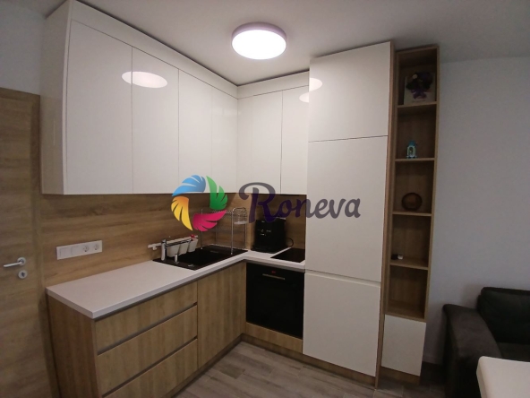 Дава се под наем Тристаен апартамент в к.к. Св.Св. Константин и Елена - 90 кв.м за 1296.42 € - Снимка #1