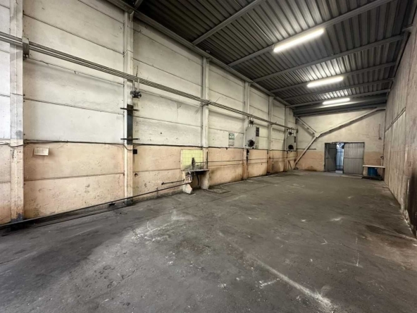 Дава се под наем Склад в Пловдив, Индустриална зона - Юг - 108 кв.м за 385.56 € - Снимка #1