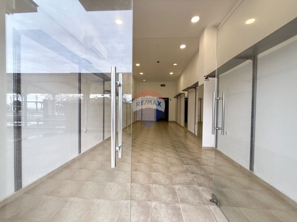 Магазин в к.к. Златни пясъци - 78 кв.м за 1550 €/кв.м - Снимка #1