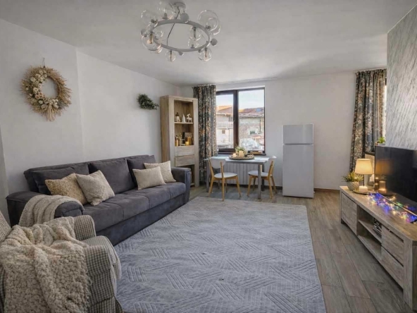 Дава се под наем Двустаен апартамент в Самоков - 65 кв.м за 398.82 € - Снимка #1