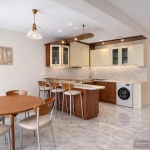 Дава се под наем Тристаен апартамент в Пловдив, Кършияка - 110 кв.м за 598.23 € - Снимка #1