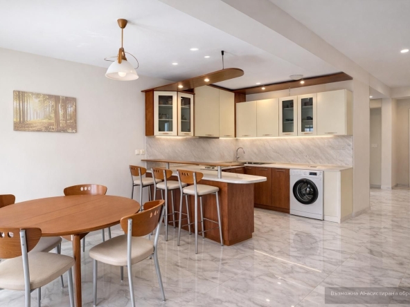 Дава се под наем Тристаен апартамент в Пловдив, Кършияка - 110 кв.м за 598.23 € - Снимка #1