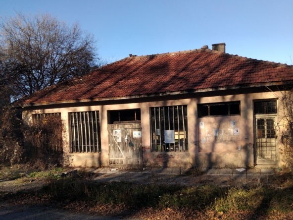 Къща в с. Каменичка Скакавица, Област Кюстендил - 360 кв.м за 70 €/кв.м - Снимка #1