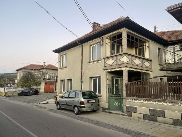 Къща в Трявна - 500 кв.м за 1261094619 €/кв.м - Снимка #1