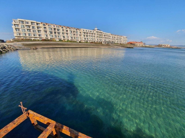 Дава се под наем Заведение в Поморие - 654 кв.м за 34911.54 € - Снимка #1