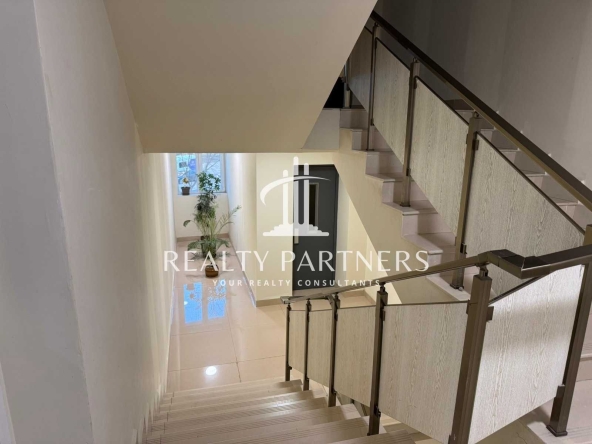 Тристаен апартамент в Перник, Изток - 100 кв.м за 714 €/кв.м - Снимка #1