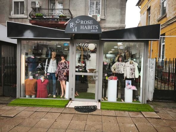 Дава се под наем Магазин в Пловдив, Център - 55 кв.м за 747.66 € - Снимка #1