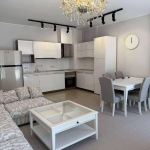 Дава се под наем Тристаен апартамент в к.к. Св.Св. Константин и Елена - 80 кв.м за 997.05 € - Снимка #1